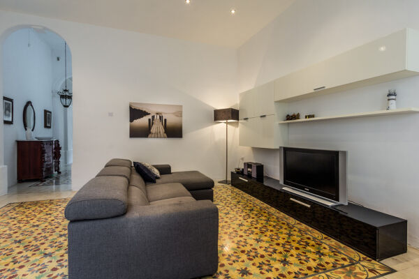 Sliema, Furnished Town House - Ref No 000268 - Image 4