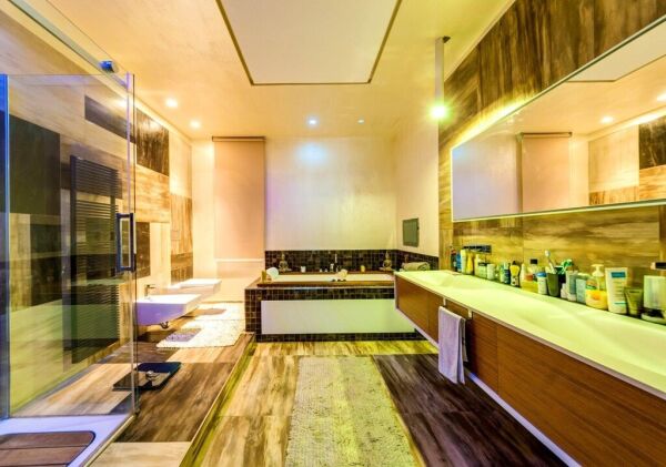 Ta’ Xbiex, Luxurious Finish Apartment - Ref No 000298 - Image 11