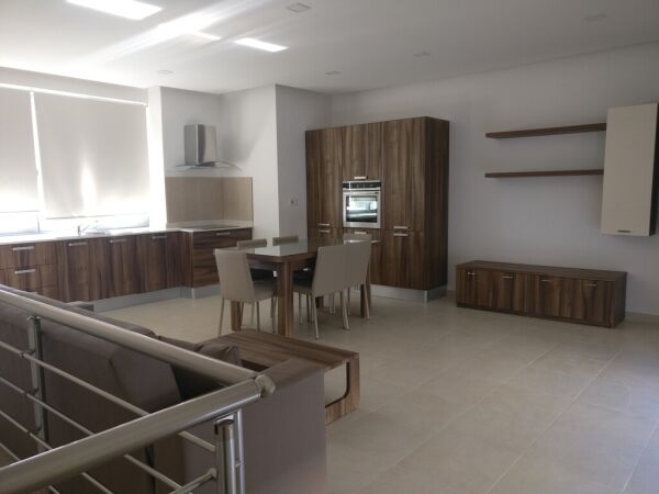 Sliema, 2 bedroom Furnished Penthouse - Ref No 000637 - Image 5