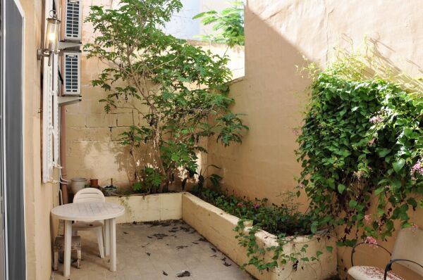 Sliema, Converted Town House - Ref No 000664 - Image 4