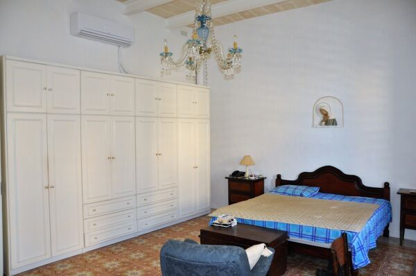 St Julians, Furnished House of Character - Ref No 000728 - Image 9