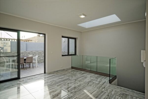 Sliema, Furnished Town House - Ref No 001838 - Image 13