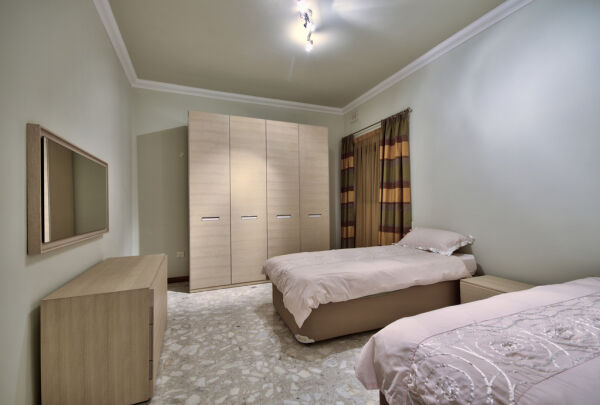 Sliema, Luxury Furnished Apartment - Ref No 002265 - Image 19