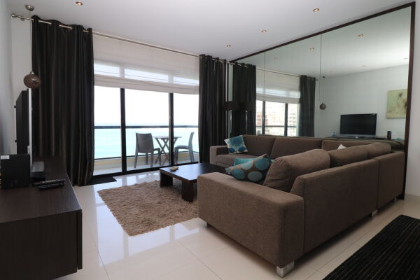 St Julians, Luxurious Finish Apartment - Ref No 002632 - Image 3