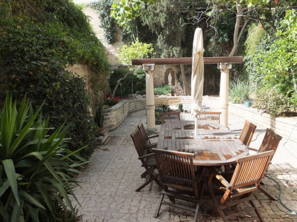 Sliema, Unconverted Town House - Ref No 002815 - Image 1