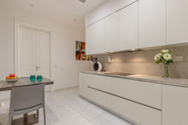 Sliema, Finished Apartment - Ref No 002882 - Image 9