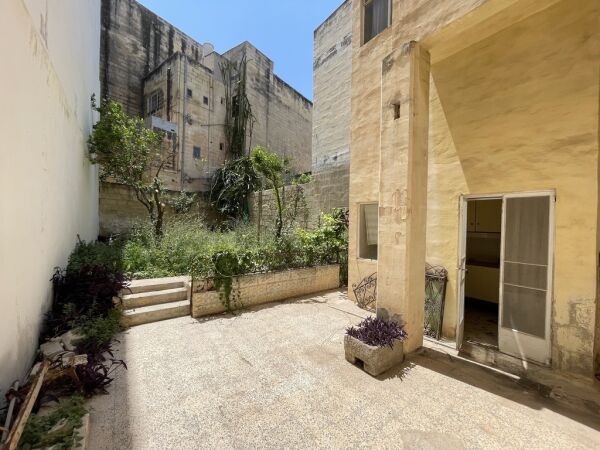 Sliema, Unconverted Town House - Ref No 002918 - Image 1