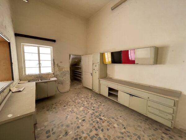 Sliema, Unconverted Town House - Ref No 002918 - Image 8