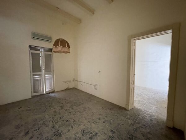 Sliema, Unconverted Town House - Ref No 002918 - Image 5