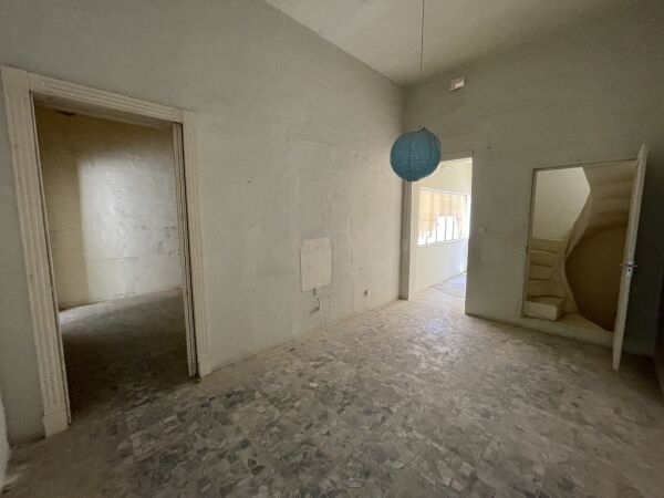 Sliema, Unconverted Town House - Ref No 002918 - Image 6