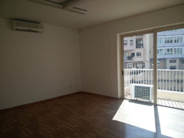 Sliema, Finished Office - Ref No 002927 - Image 9