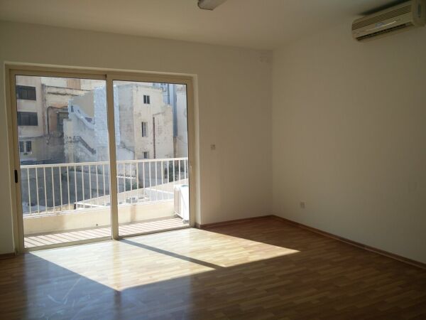 Sliema, Finished Office - Ref No 002927 - Image 11