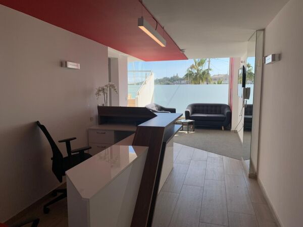 Gzira, Fully Equipped Office - Ref No 003564 - Image 1