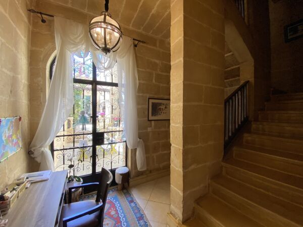 St Julians, Converted Town House - Ref No 003682 - Image 3