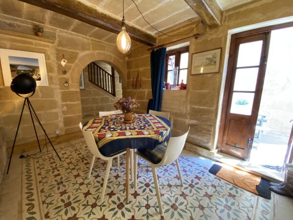 St Julians, Converted Town House - Ref No 003682 - Image 5