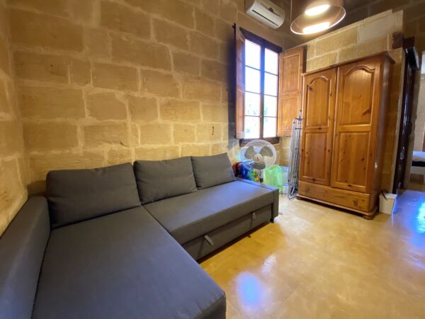 St Julians, Converted Town House - Ref No 003682 - Image 6