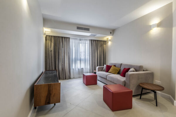 St Julians, Luxury Furnished Apartment - Ref No 003710 - Image 8