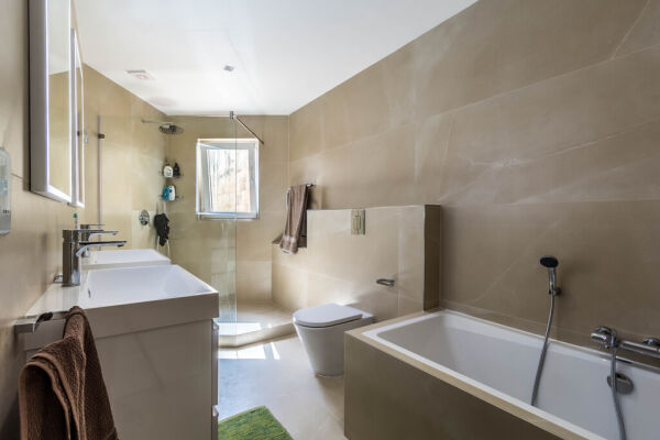 St Julians, Luxury Furnished Apartment - Ref No 003710 - Image 14