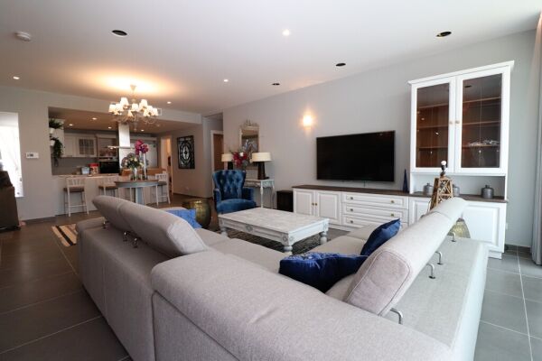 Pender Gardens, Luxury Furnished Apartment - Ref No 003814 - Image 1