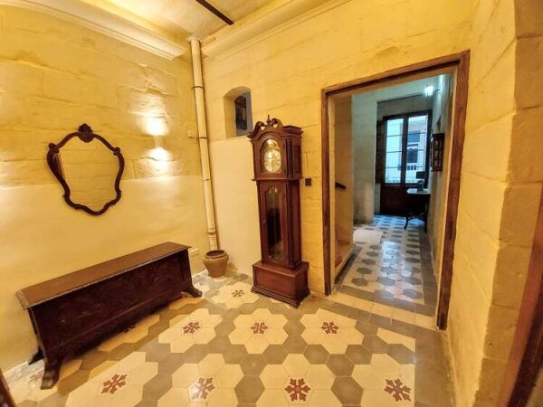 Sliema, Furnished Town House - Ref No 004135 - Image 4