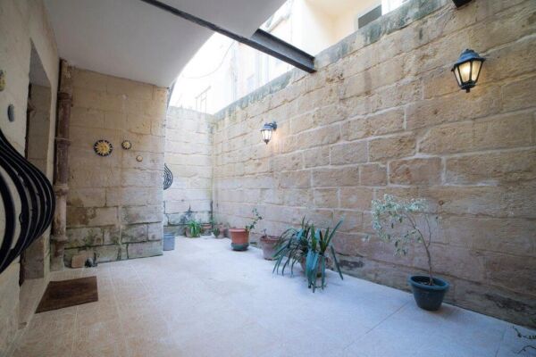 Sliema, Furnished Town House - Ref No 004135 - Image 7
