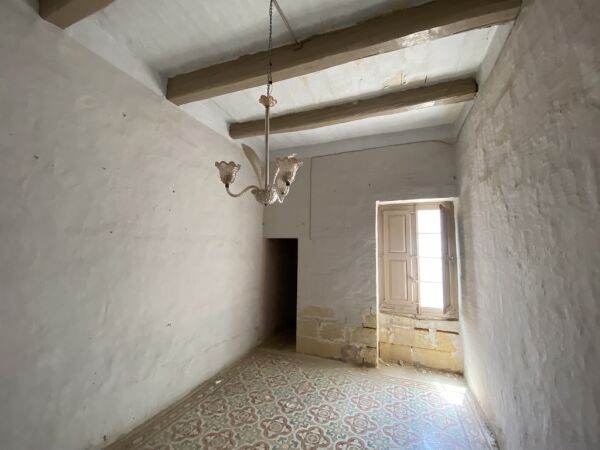 Luqa, Unconverted House of Character - Ref No 004185 - Image 11