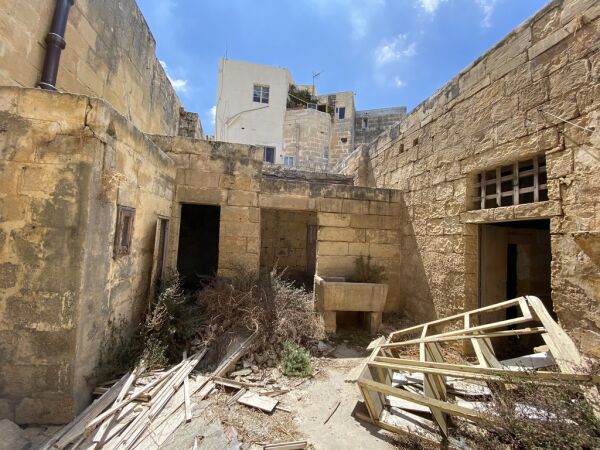Luqa, Unconverted House of Character - Ref No 004185 - Image 9