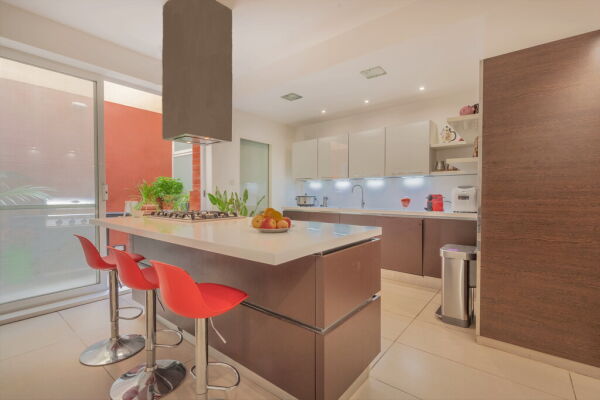 Sliema, Converted Town House - Ref No 004637 - Image 3