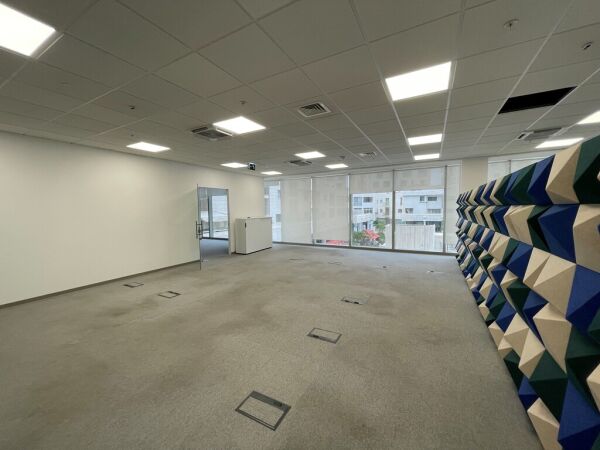 Tigne Point, Finished Office - Ref No 005113 - Image 4