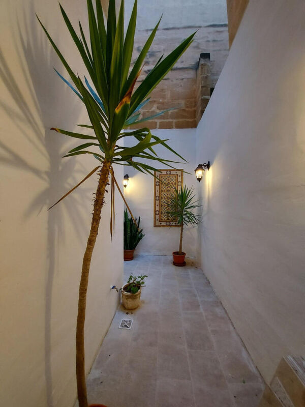 Valletta, Furnished Apartment - Ref No 005267 - Image 2
