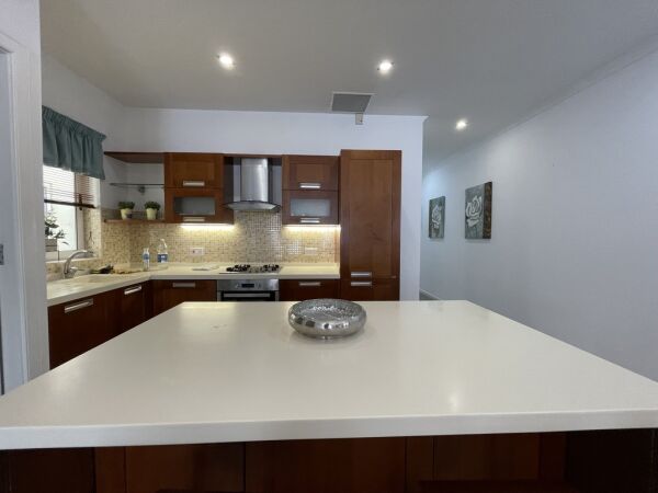 St Julians, Luxurious Finish Apartment - Ref No 005307 - Image 2