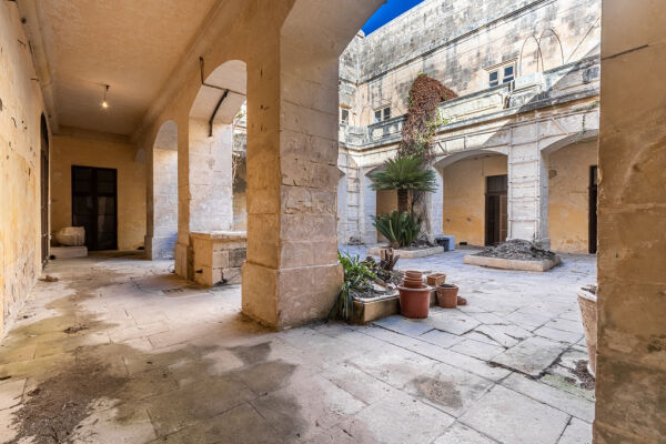 Mdina, Unconverted Palazzo - Ref No 005311 - Image 6