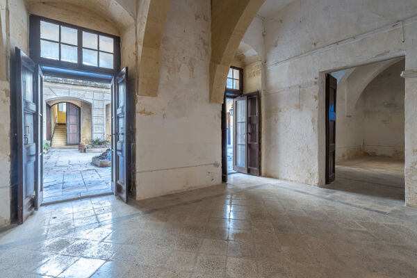 Mdina, Unconverted Palazzo - Ref No 005311 - Image 8