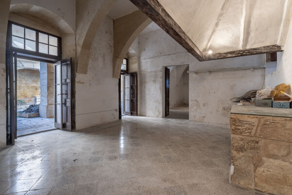 Mdina, Unconverted Palazzo - Ref No 005311 - Image 9