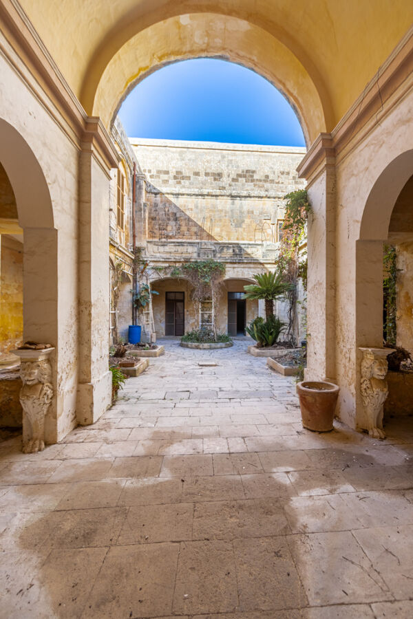 Mdina, Unconverted Palazzo - Ref No 005311 - Image 3