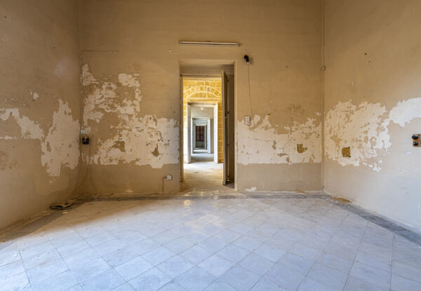 Mdina, Unconverted Palazzo - Ref No 005311 - Image 13