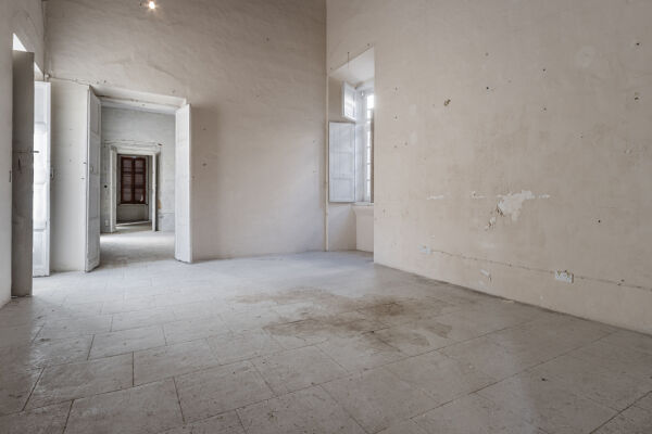 Mdina, Unconverted Palazzo - Ref No 005311 - Image 17