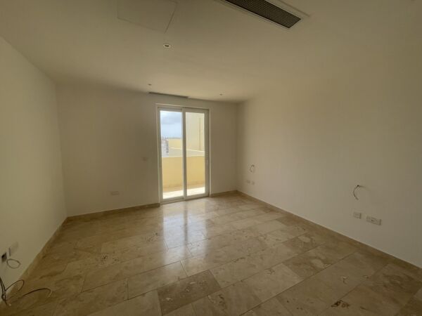 Sliema, Finished Apartment - Ref No 005371 - Image 9