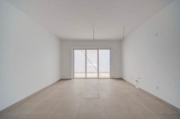 Sliema, Finished Duplex Apartment - Ref No 005376 - Image 3