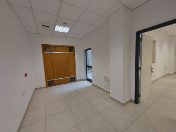 Sliema, Finished Office - Ref No 005473 - Image 3