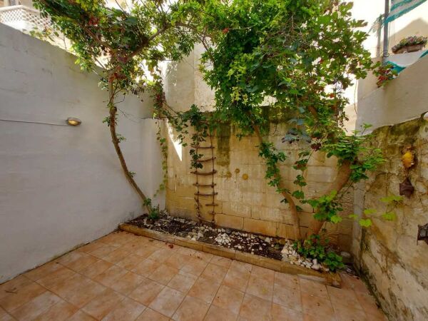 St Julians, Furnished Town House - Ref No 005526 - Image 4
