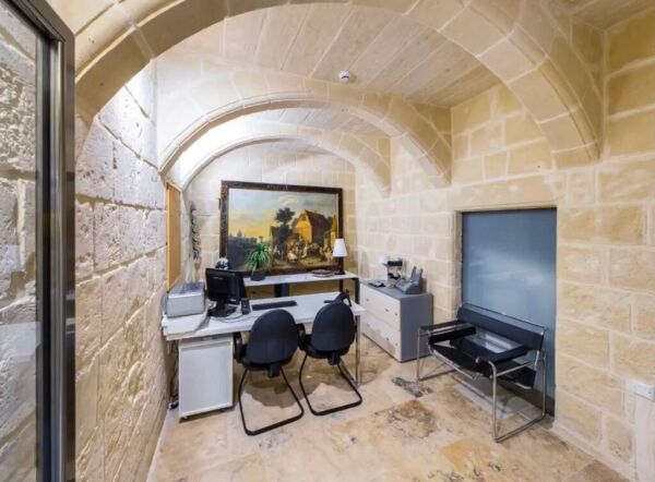 Valletta, Converted Palazzo - Ref No 005623 - Image 4
