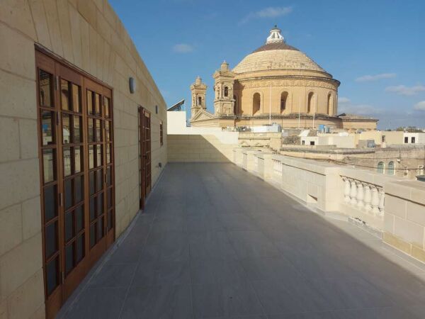 Mosta, Finished Office - Ref No 006213 - Image 1