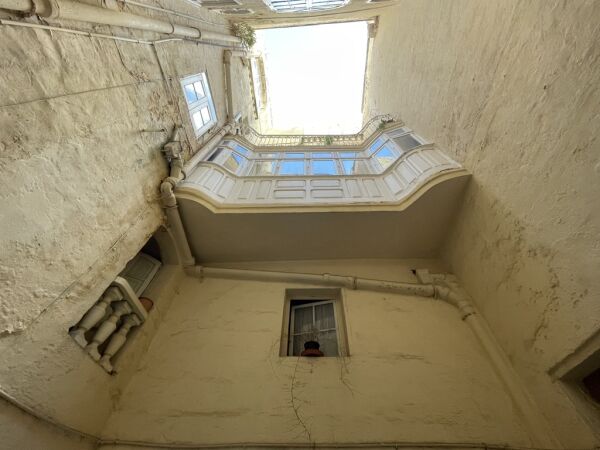 Valletta, Unconverted Palazzo - Ref No 006312 - Image 9