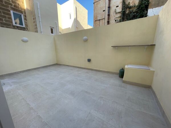 Sliema, Furnished Town House - Ref No 006325 - Image 5