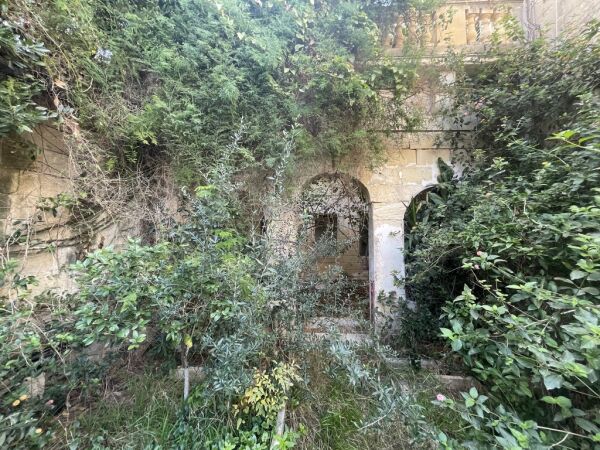 Attard, Unconverted Town House - Ref No 006336 - Image 2