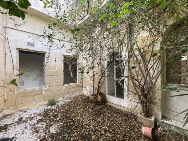Attard, Unconverted Town House - Ref No 006336 - Image 3