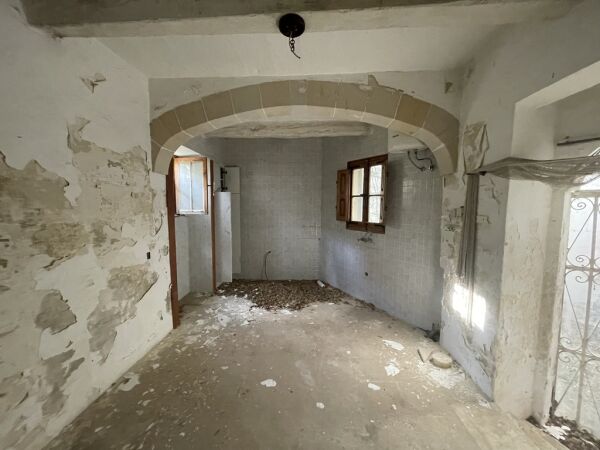 Attard, Unconverted Town House - Ref No 006336 - Image 5