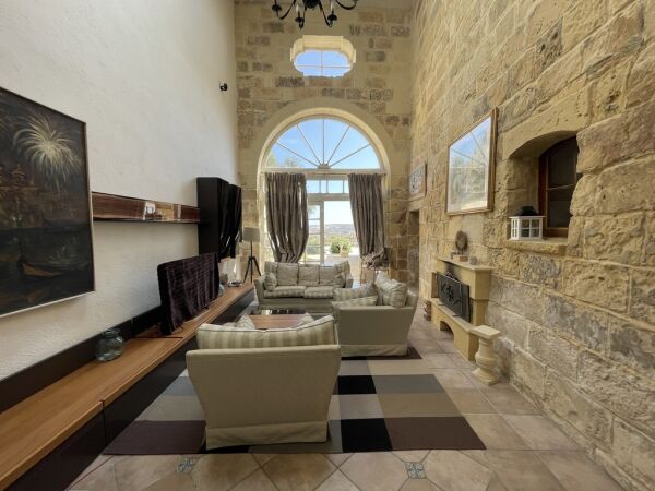 San Lawrenz (Gozo), Converted House of Character - Ref No 006542 - Image 10