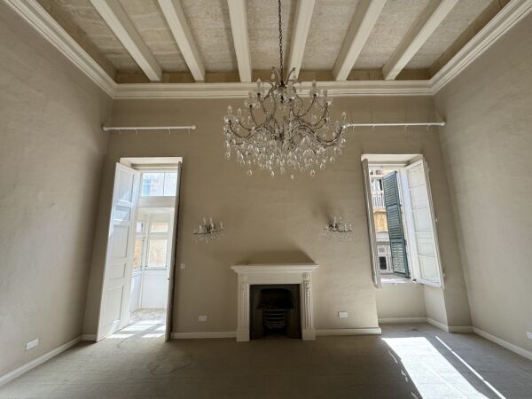 Valletta Converted Town House - Ref No 006563 - Image 2